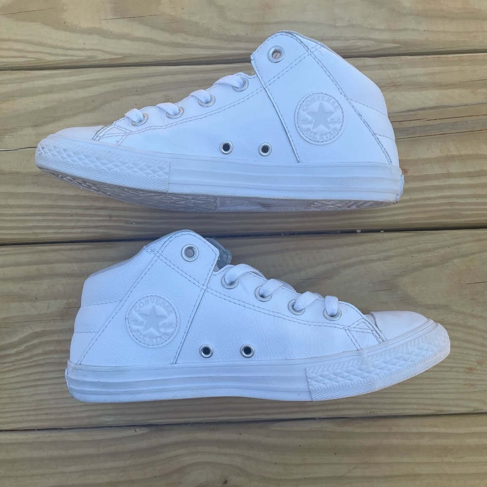Converse Ctas Axel Mid Leather Sneaker White Youth Size 4